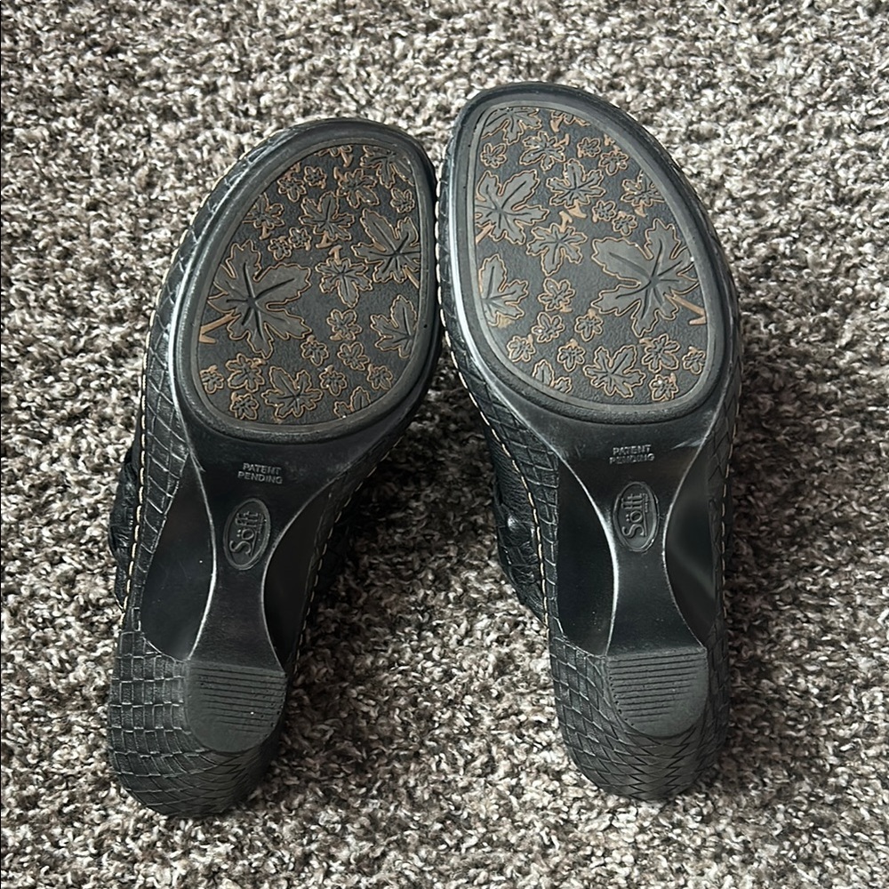 Women's Black Leather Mules - Picture 5 of 6